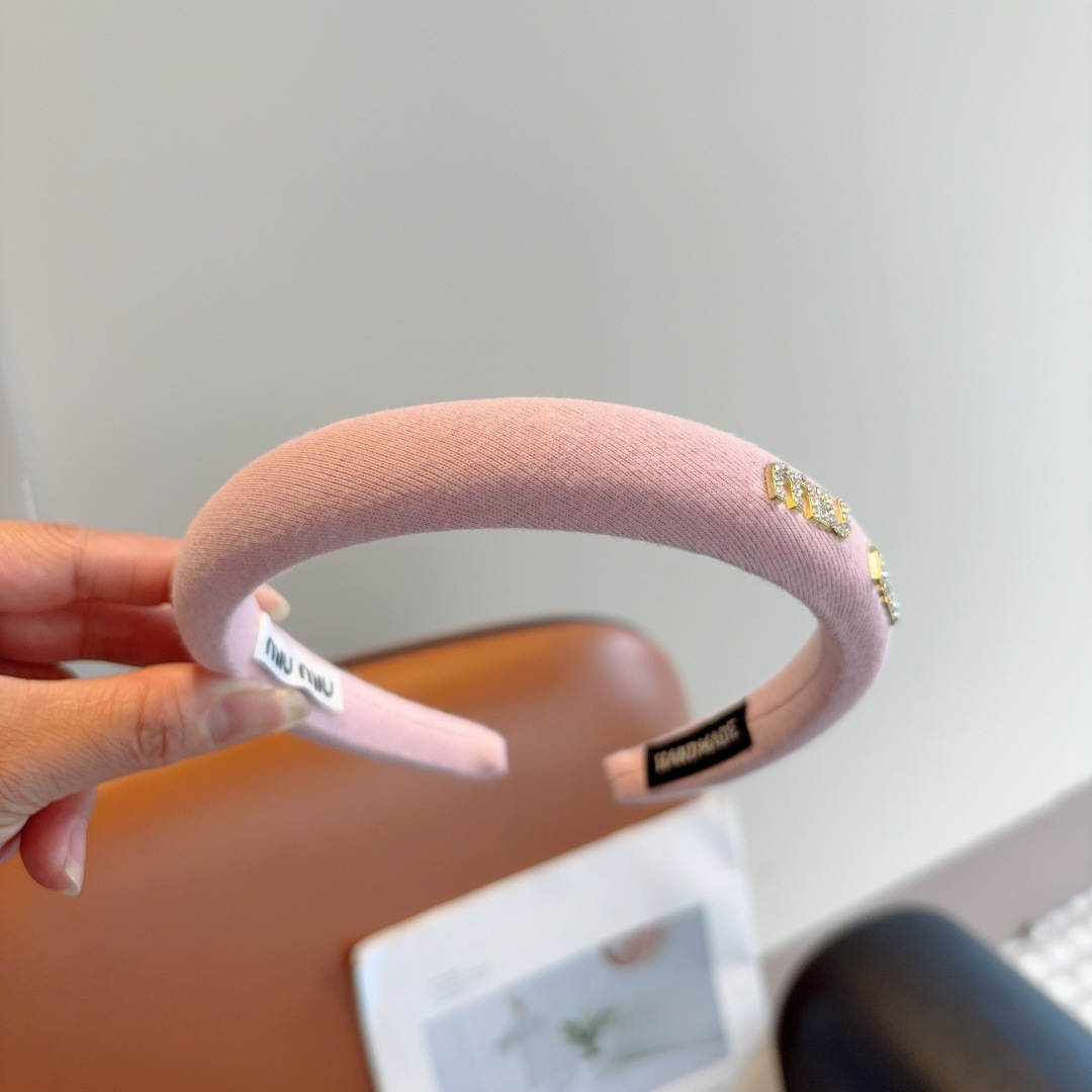 High quality patent leather hair bands, please add : 18030258501 if you need size guide