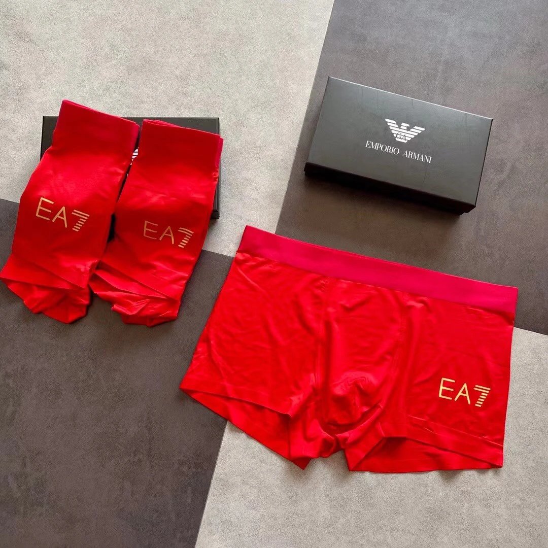 High quality men's underwear in a box of three, available in any color