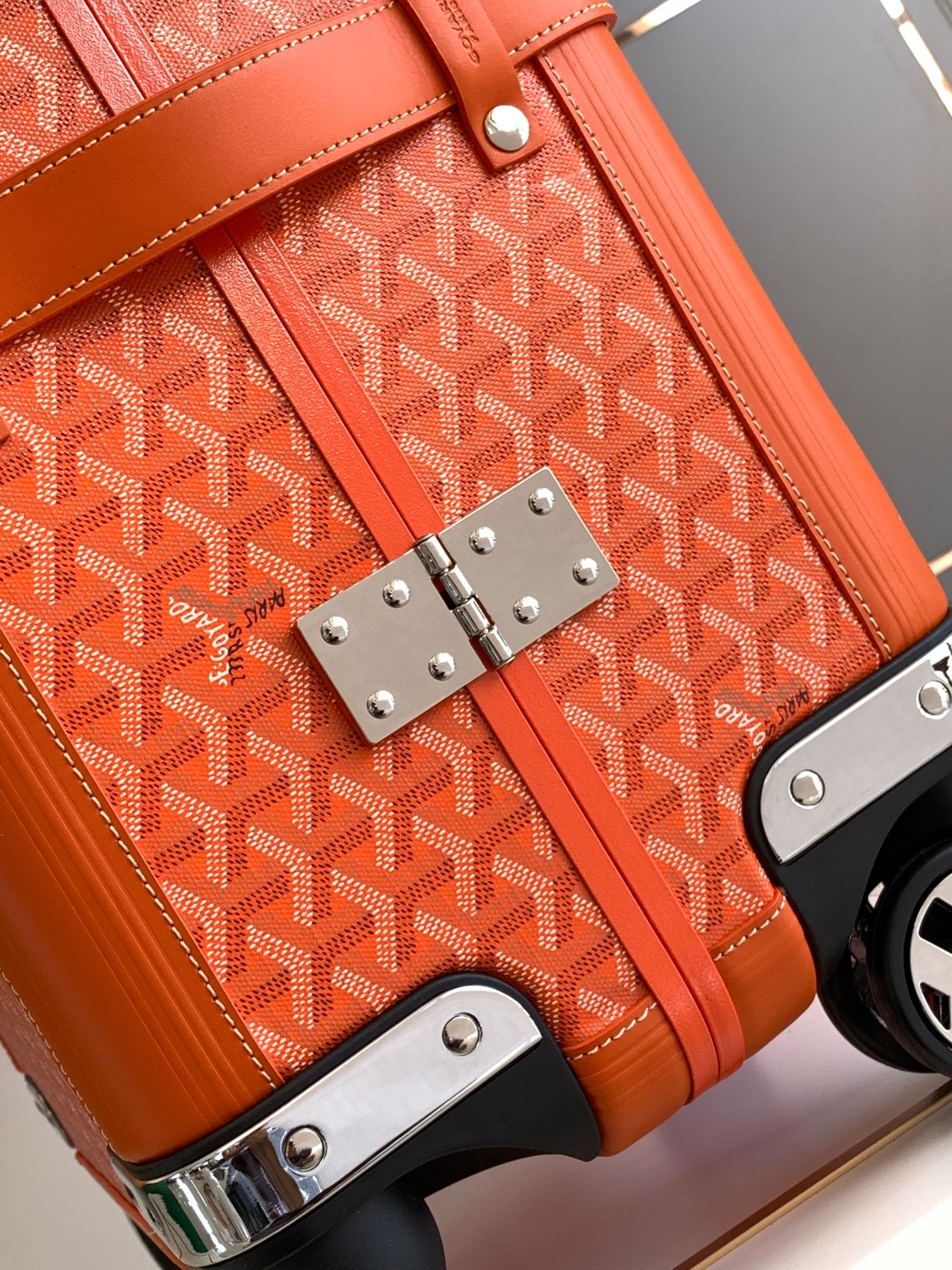 High quality retro style hand-held laptop case