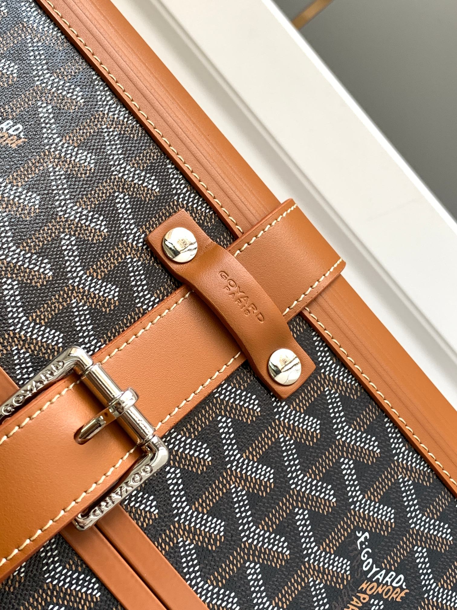 High quality retro style hand-held laptop case