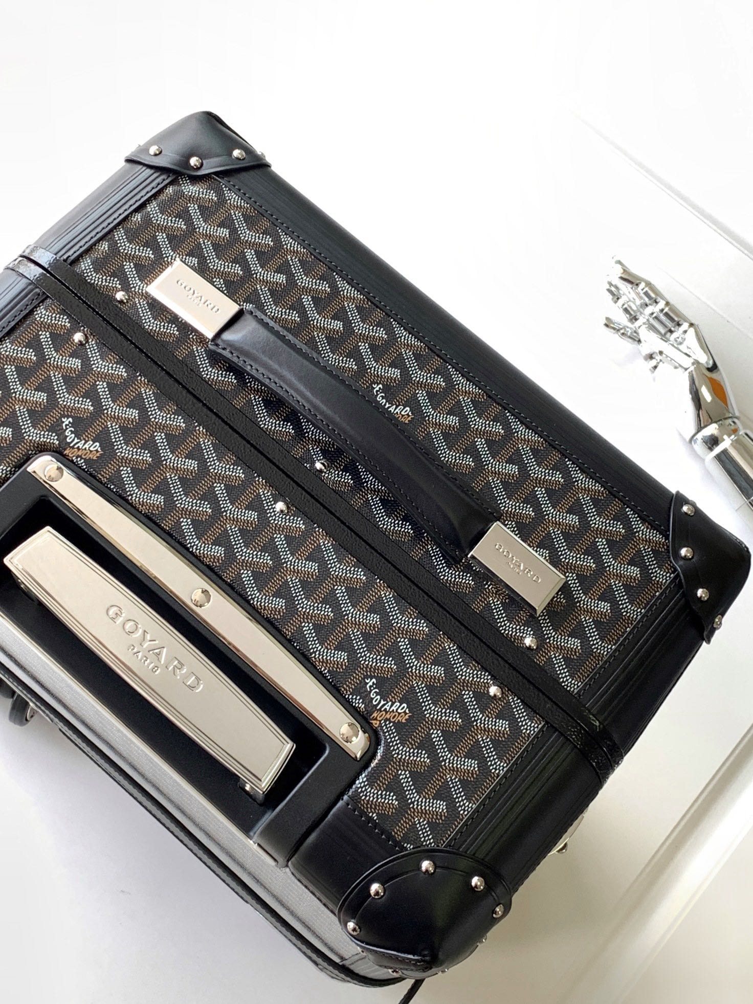 High quality retro style hand-held laptop case