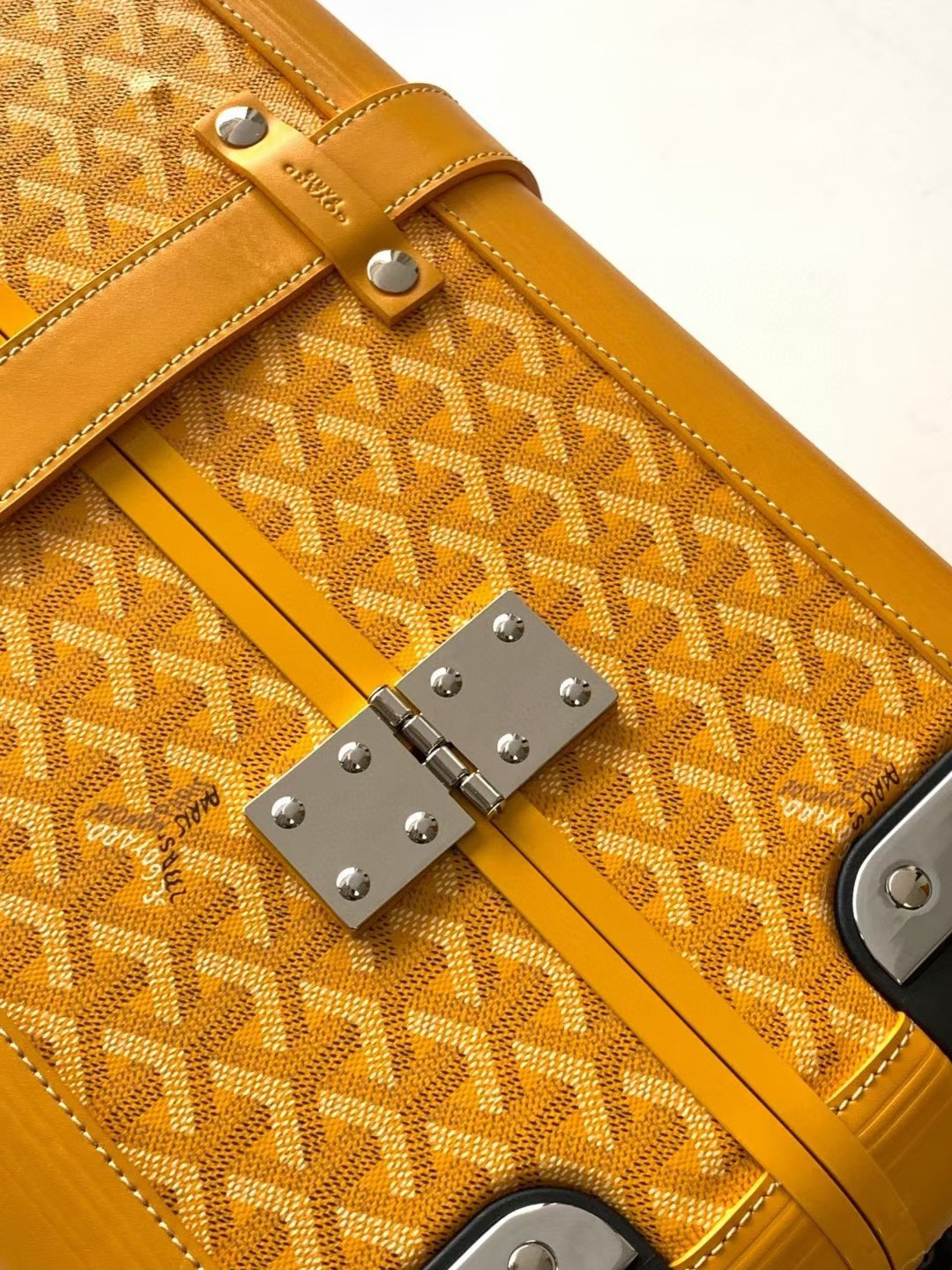 High quality retro style hand-held laptop case
