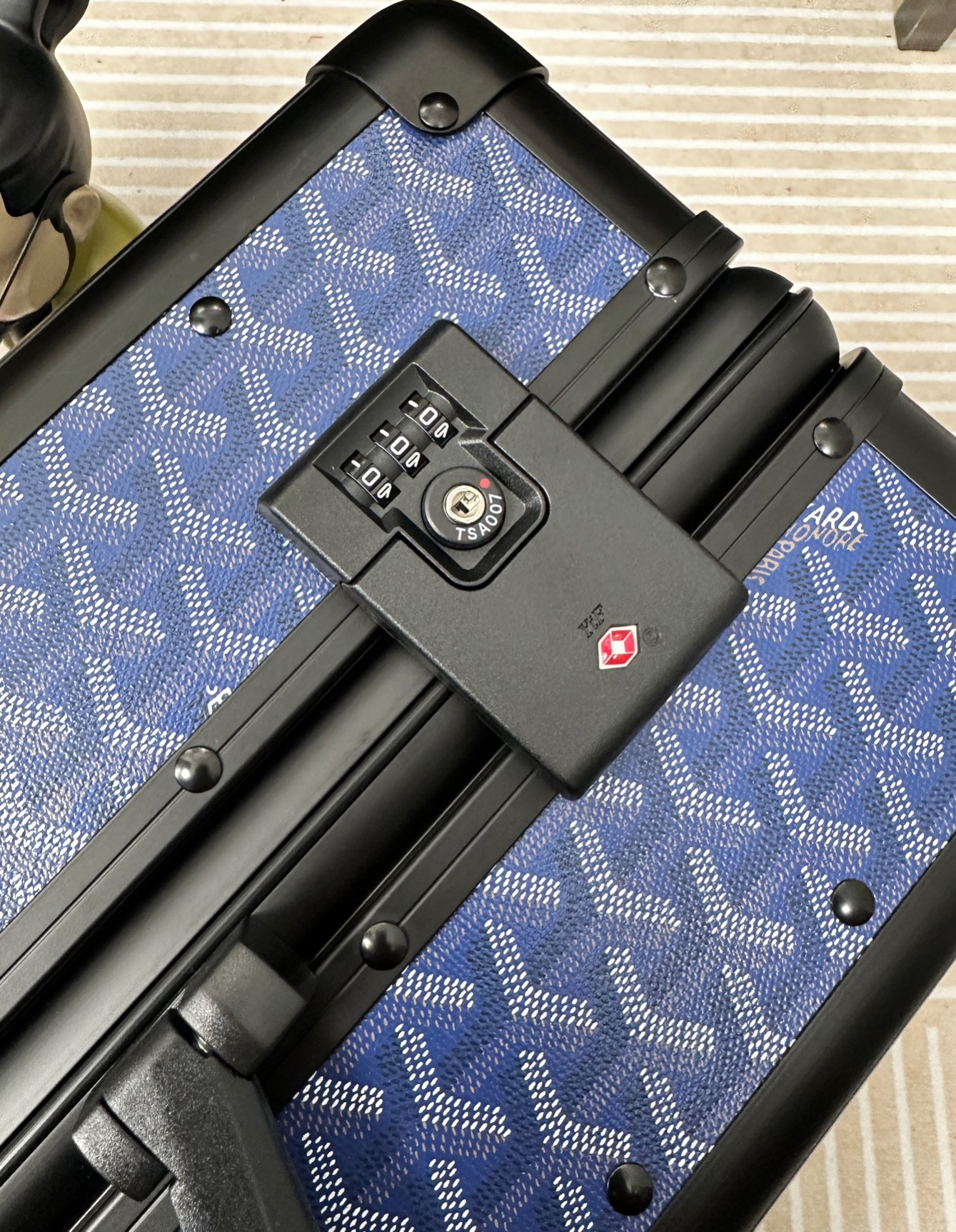 High quality retro password box, universal wheel travel case