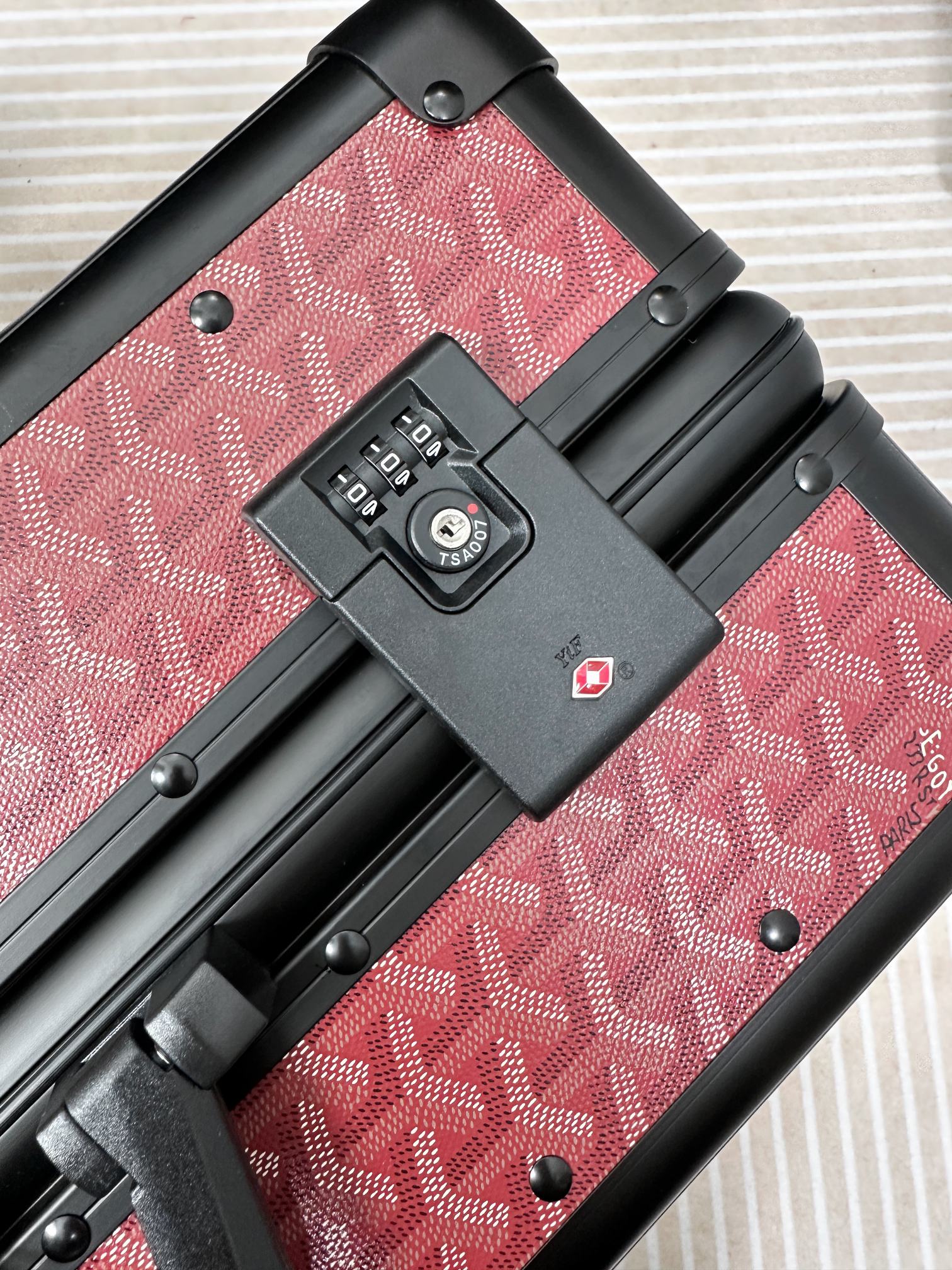 High quality retro password box, universal wheel travel case