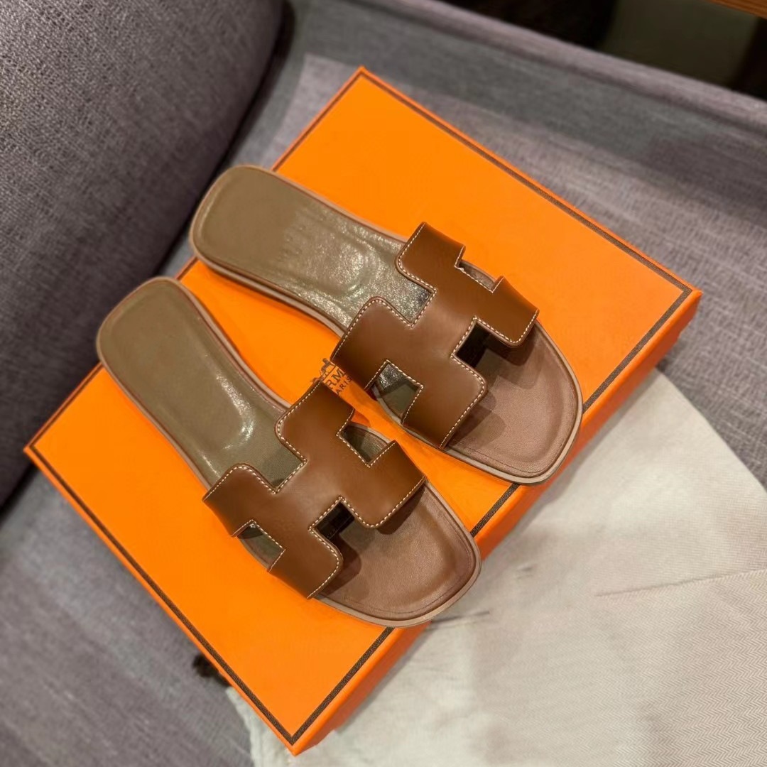 High quality women's slippers, please add : 18030258501 if you need size guide