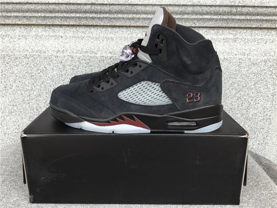 Sports and leisure shoes 05