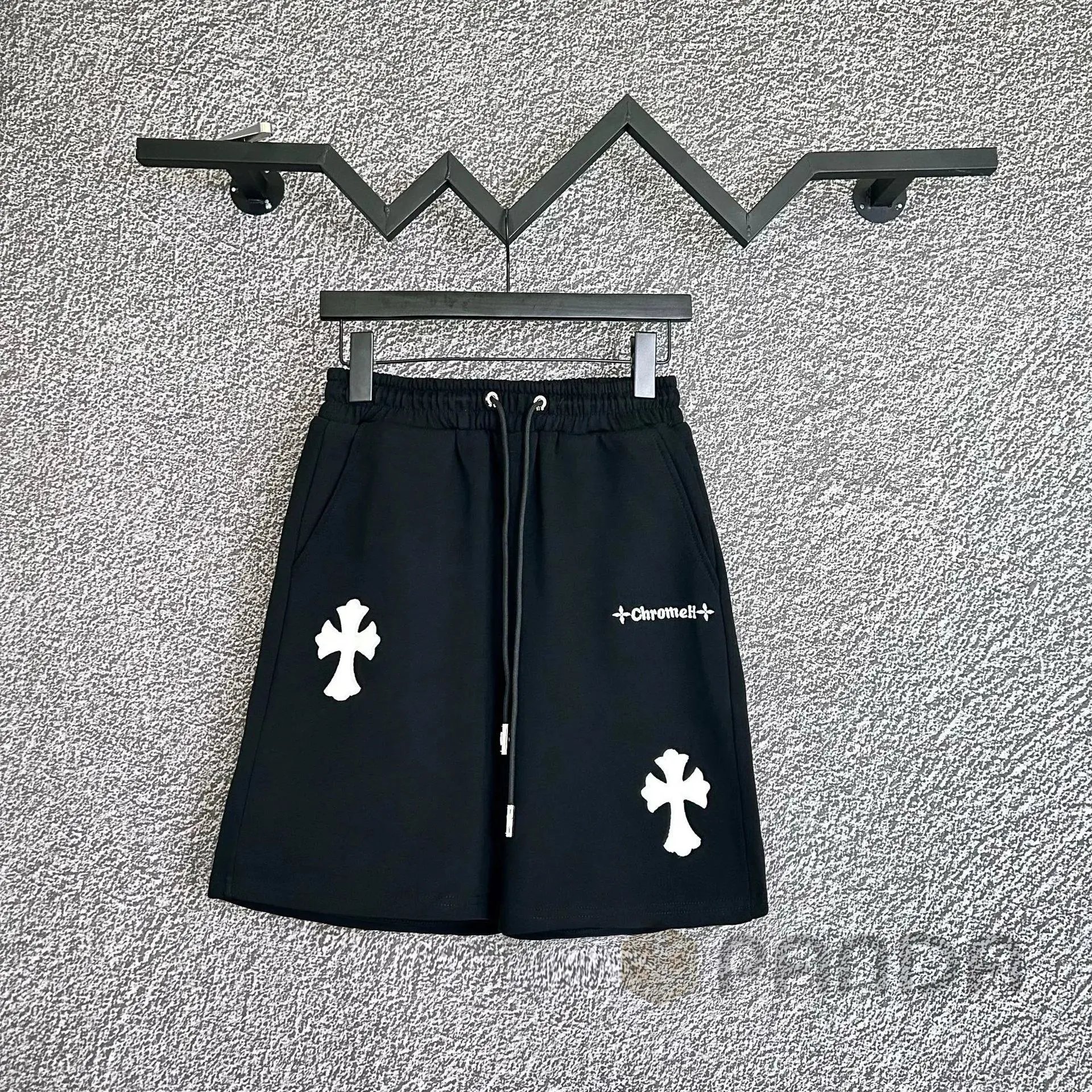 High quality cross print embroidered shorts 1:1 pls add : 18030258501 if you need size guide