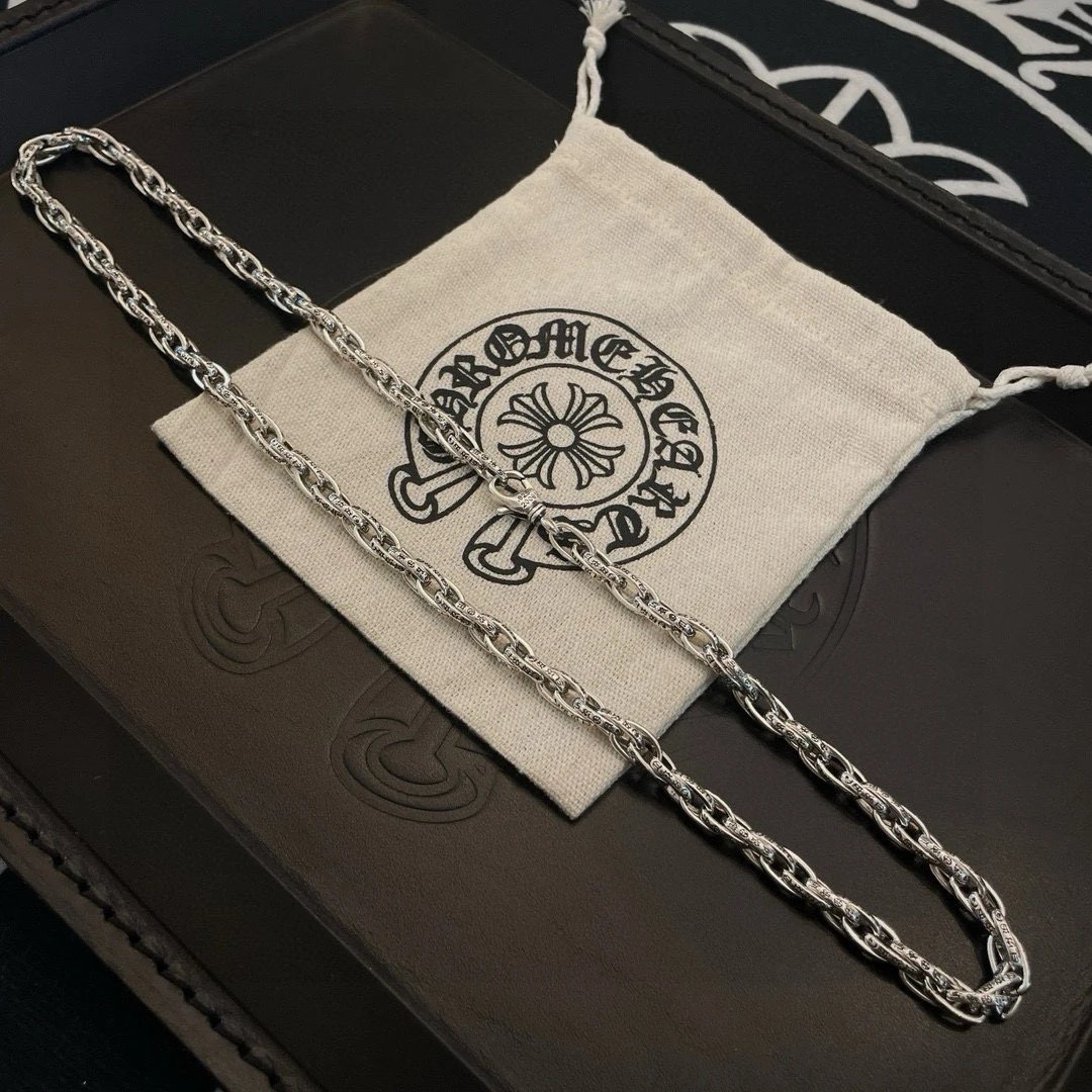 High quality classic and vintage necklace