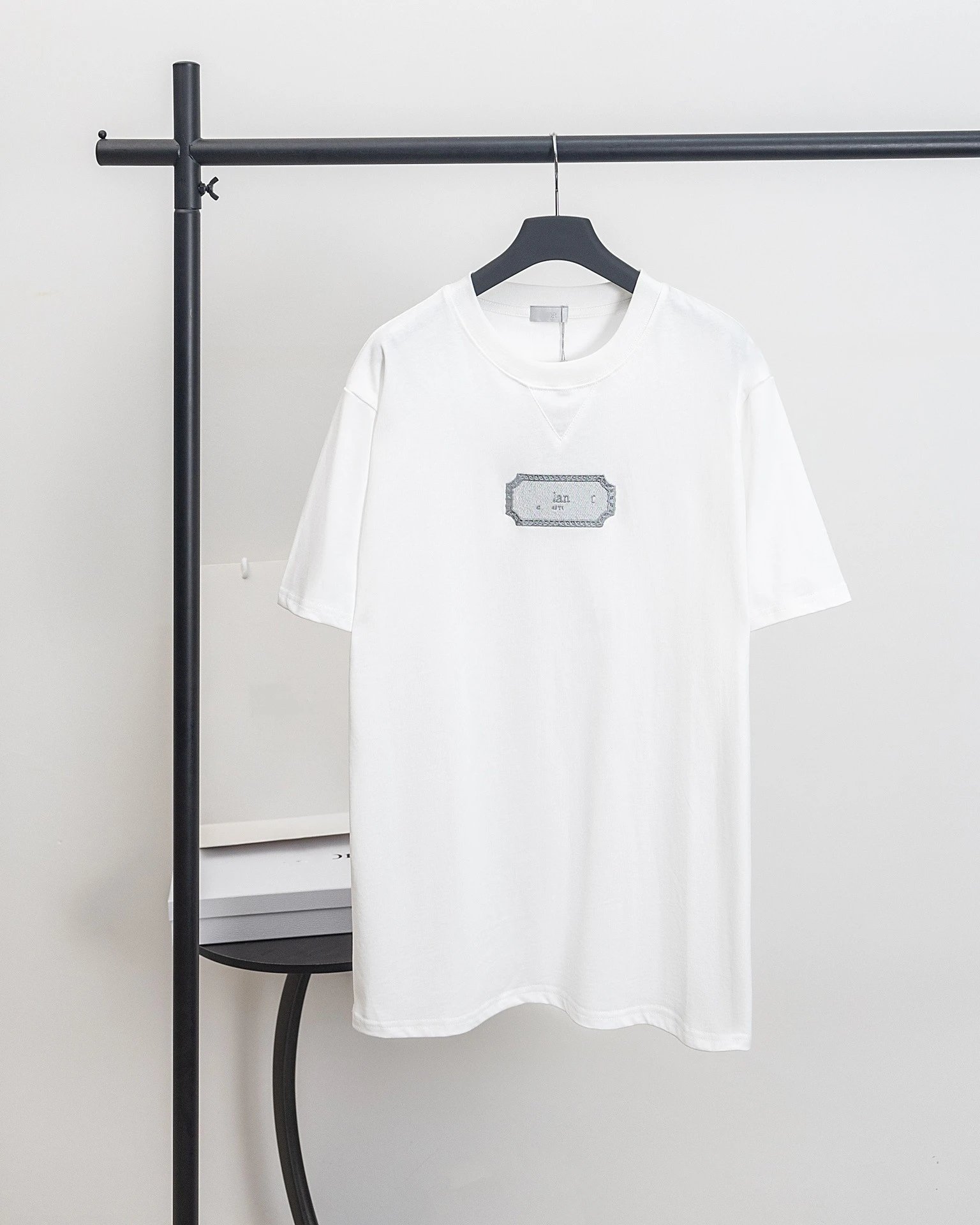 High quality classic embroidery casual short sleeves 2 pcs add : if you need size guide