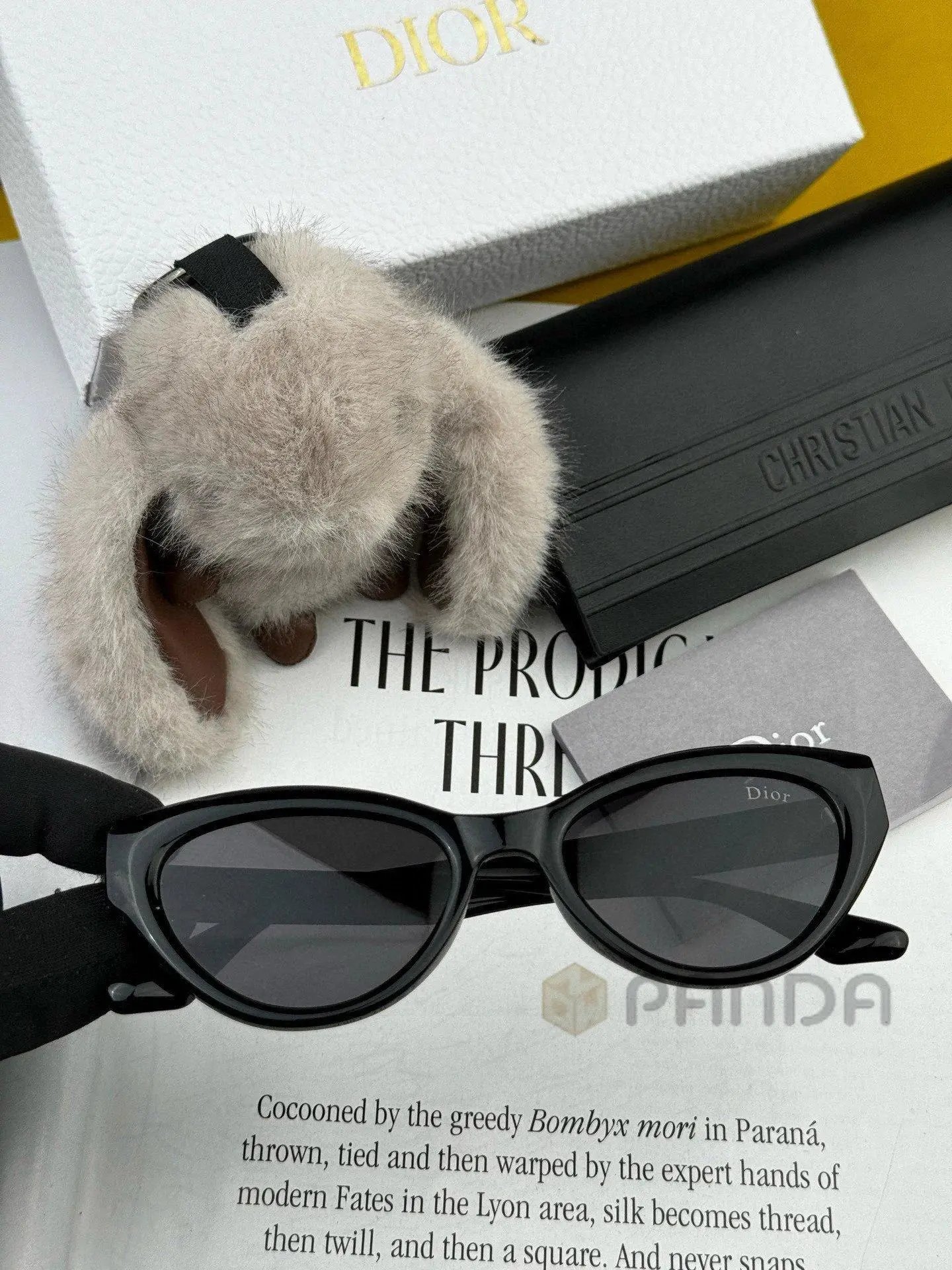 High quality thick framed gold label sunglasses 11 pcs add : 18859952090 if you need size guide