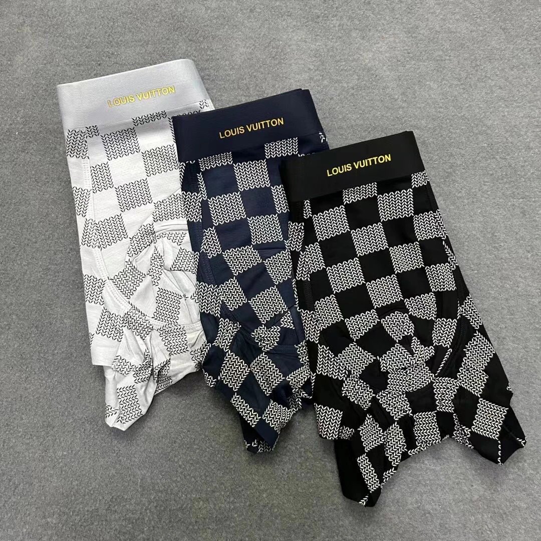 High quality men's underwear in a box of three, color options available 01