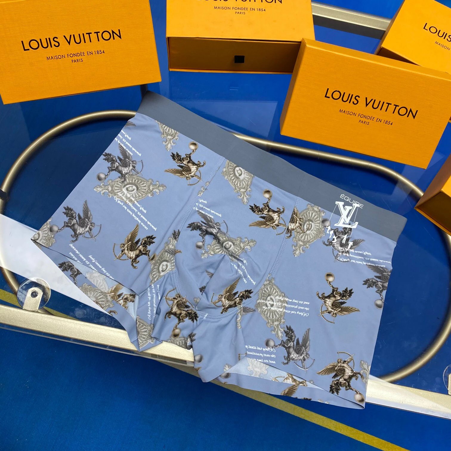 High quality men's underwear in a box of three, color options available 01