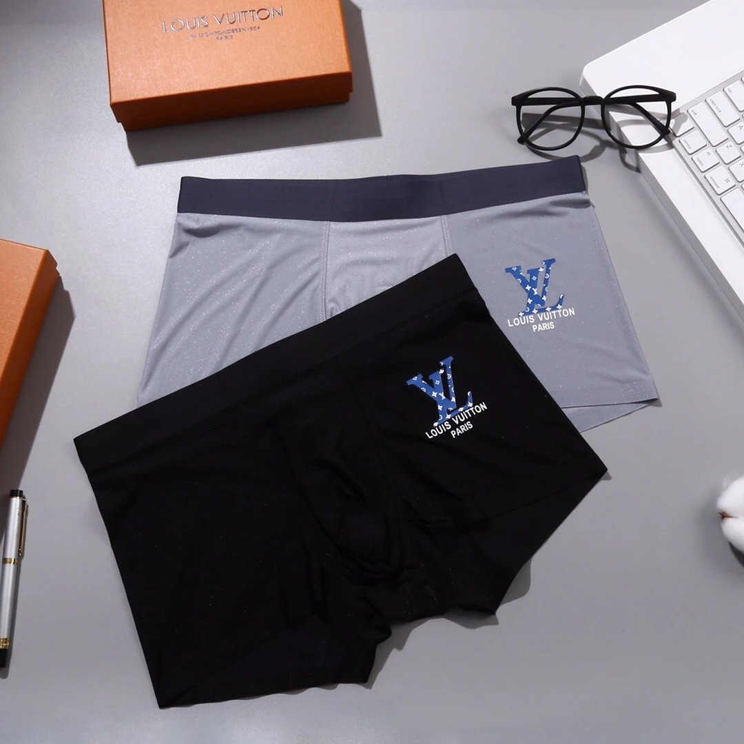 High quality men's underwear in a box of three, color options available 01
