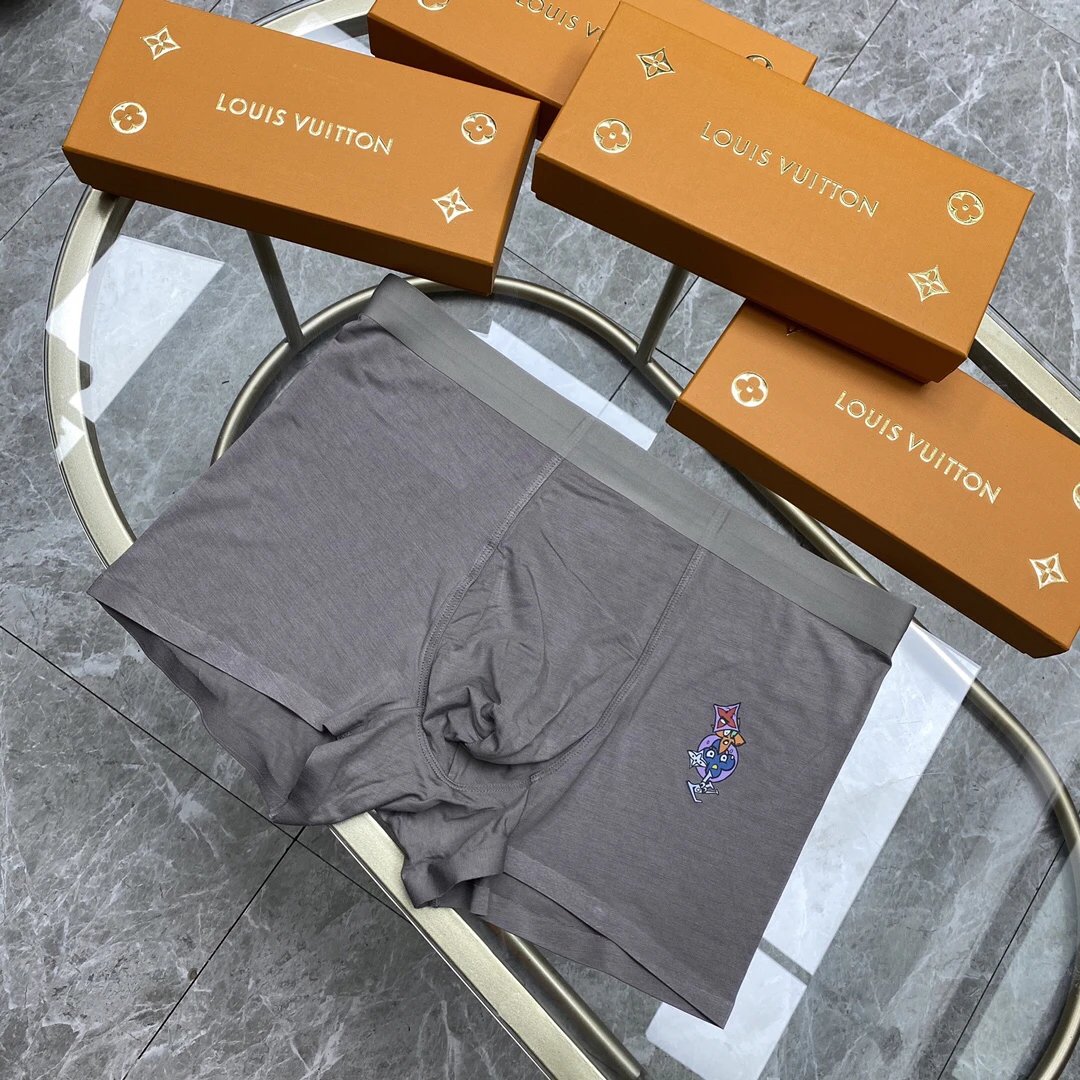 High quality men's underwear in a box of three, color options available 01