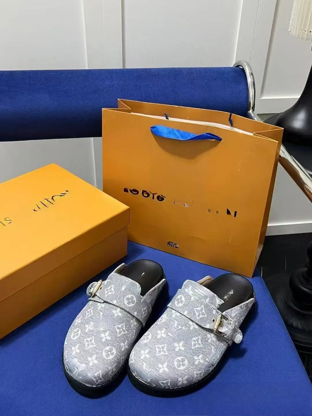 High quality Baotou slippers 2 pcs add : 18030258501 if you need size guide
