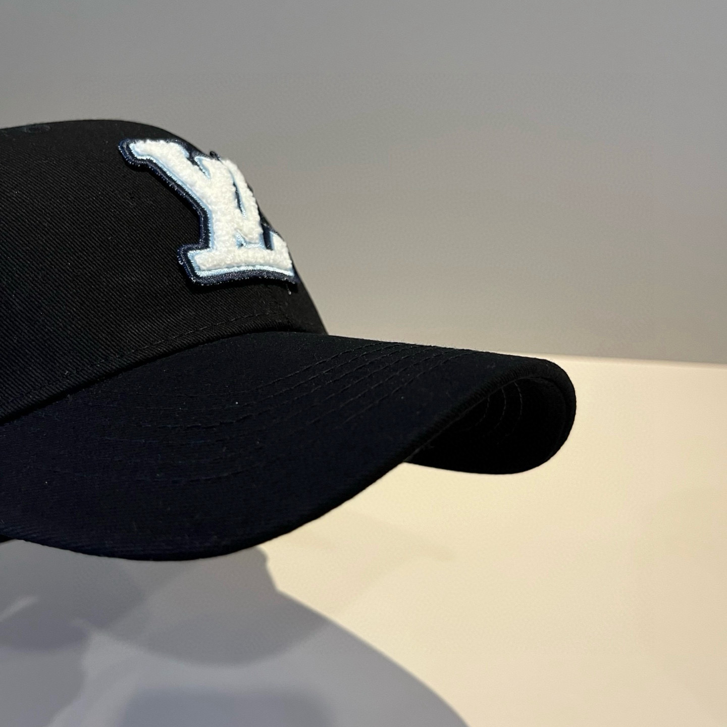High quality and fashionable baseball cap new 3 pcs add : 18859952090 if you need size guide