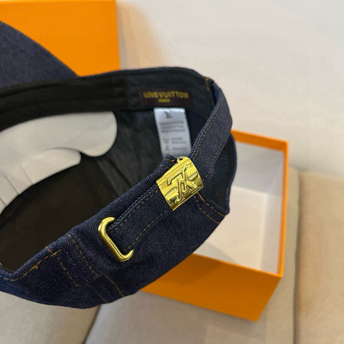 High quality and fashionable baseball cap new 3 pcs add : 18859952090 if you need size guide