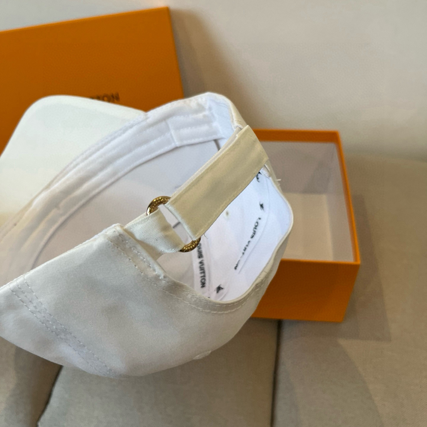 High quality and fashionable baseball cap new 3 pcs add : 18859952090 if you need size guide