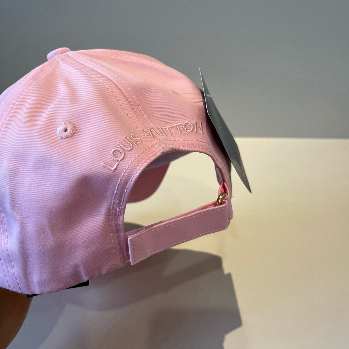 High quality and fashionable baseball cap new 3 pcs add : 18859952090 if you need size guide