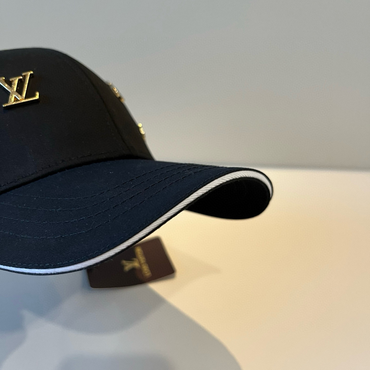 High quality and fashionable baseball cap new 3 pcs add : 18859952090 if you need size guide