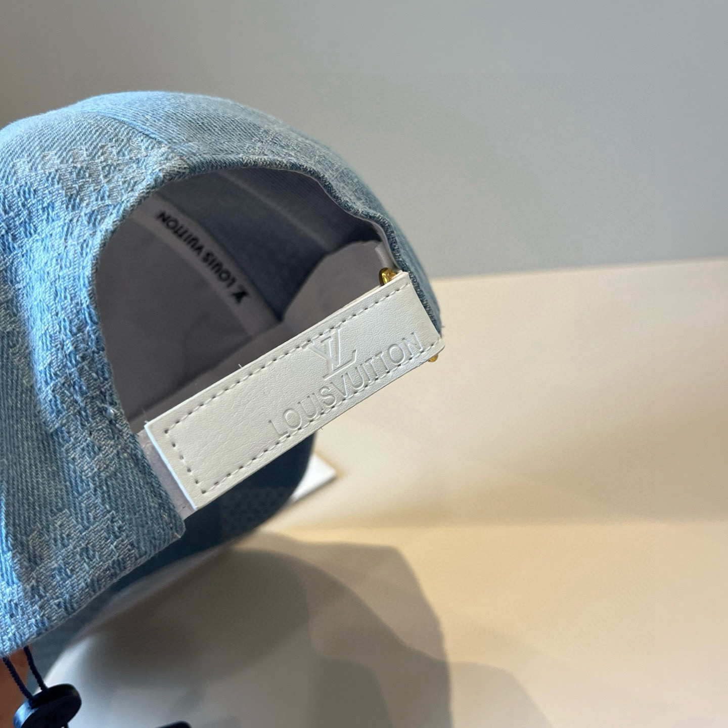 High quality and fashionable baseball cap new 3 pcs add : 18859952090 if you need size guide