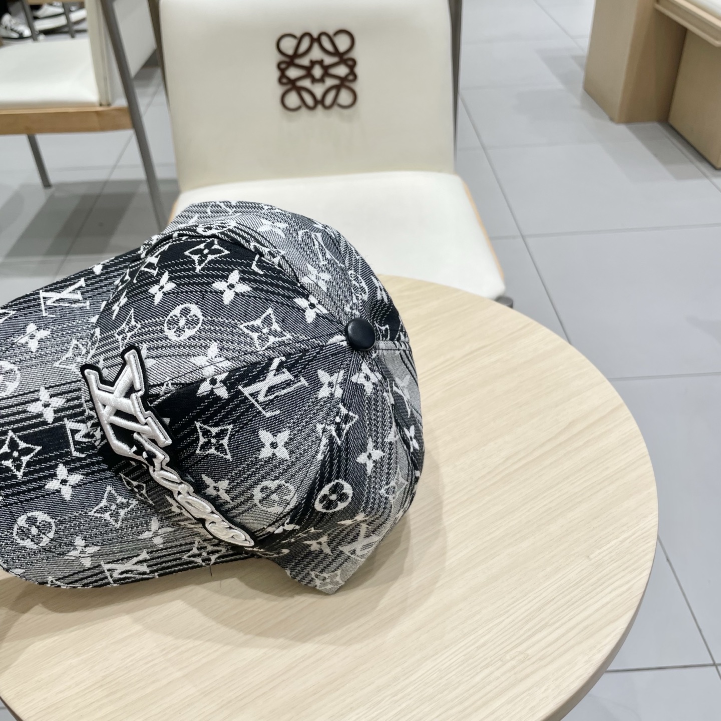 High quality and fashionable baseball cap new 4 pcs add : 18859952090 if you need size guide