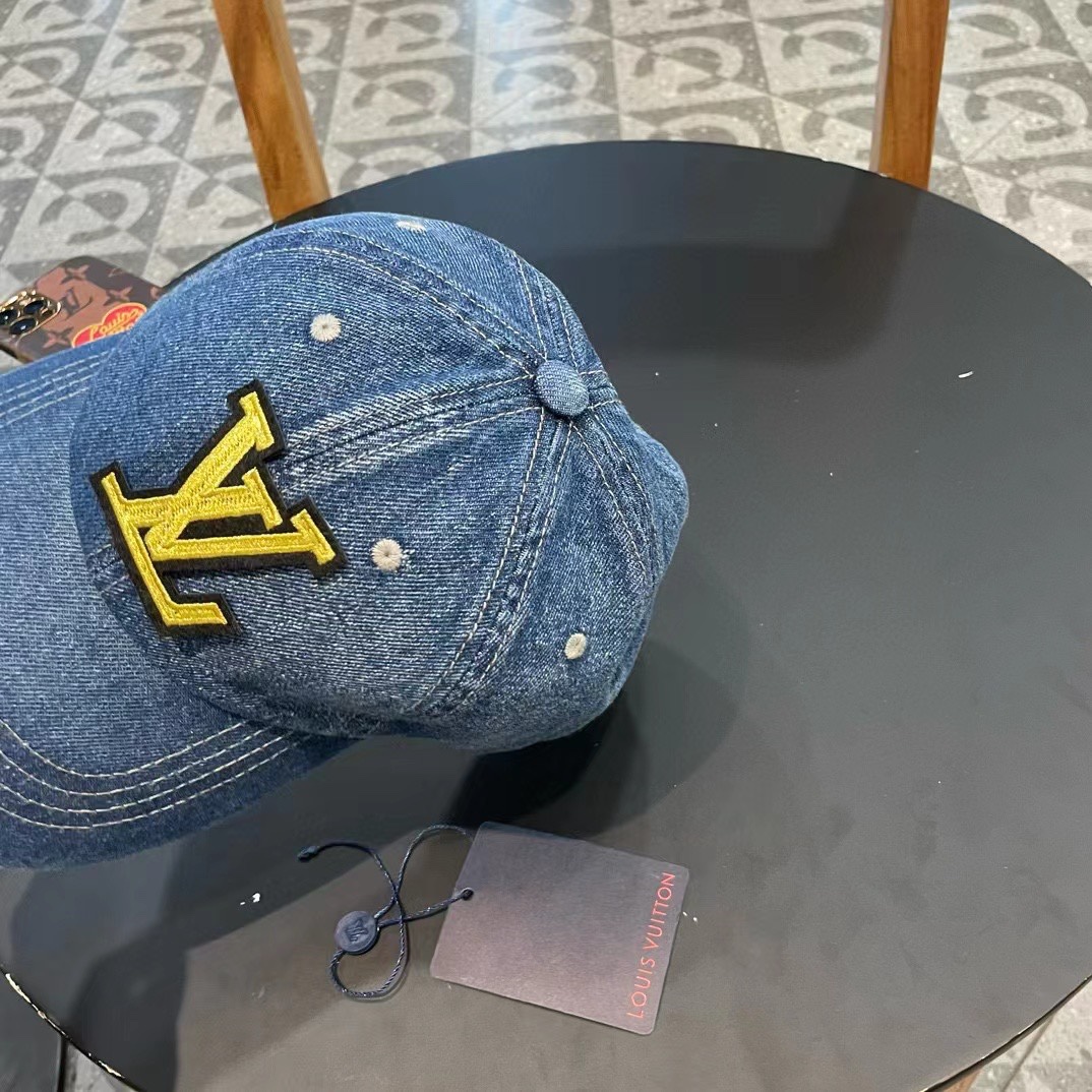 High quality and fashionable baseball cap new 4 pcs add : 18859952090 if you need size guide