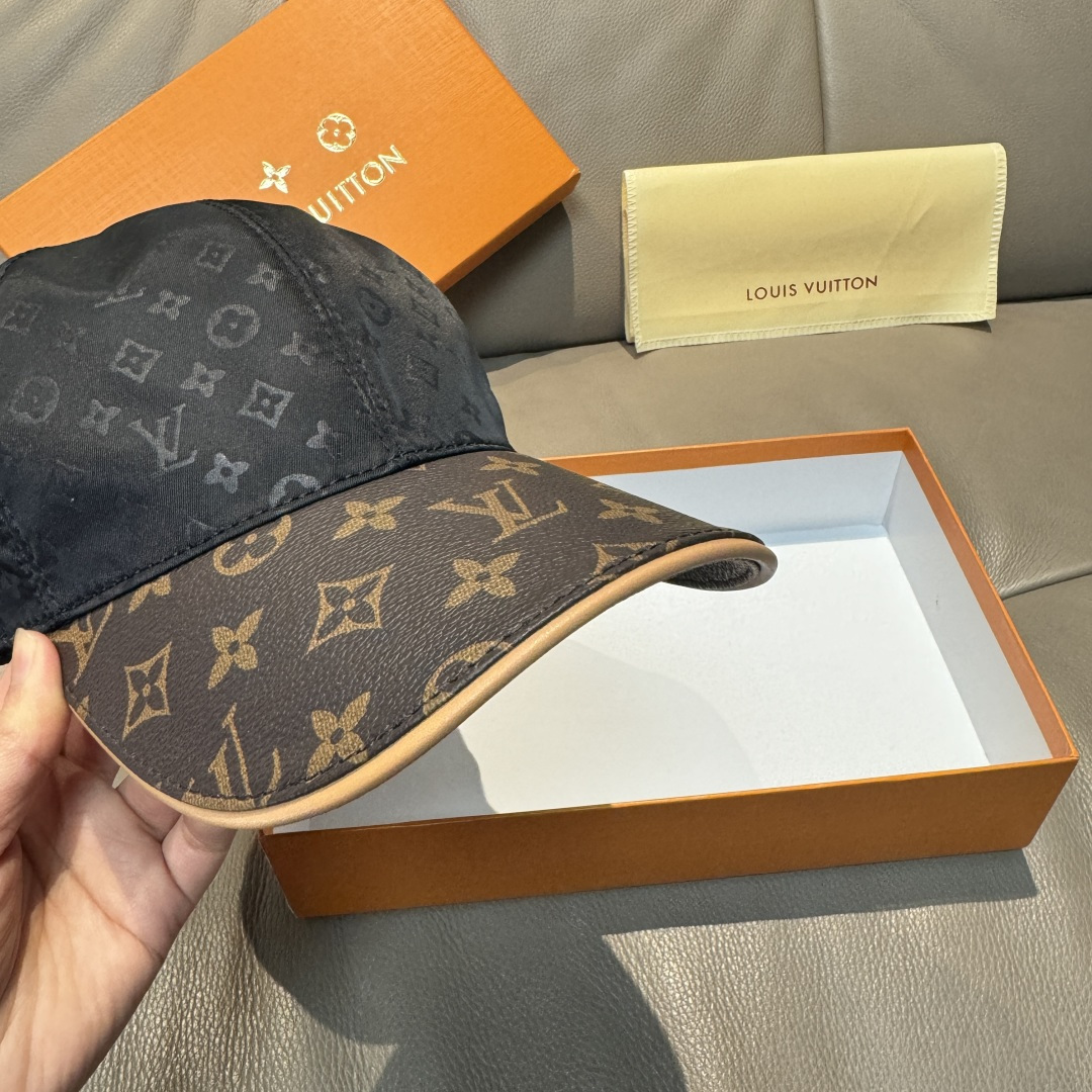 High quality and fashionable baseball cap new 5 pcs add : 18859952090 if you need size guide