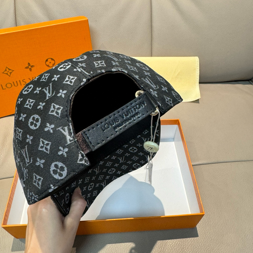 High quality and fashionable baseball cap new 5 pcs add : 18859952090 if you need size guide