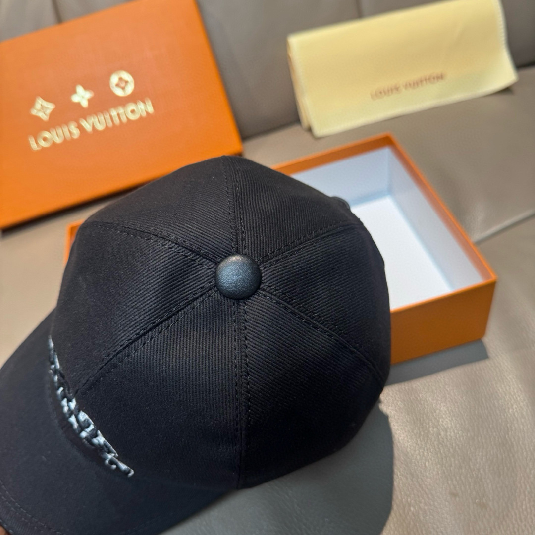 High quality and fashionable baseball cap new 5 pcs add : 18859952090 if you need size guide
