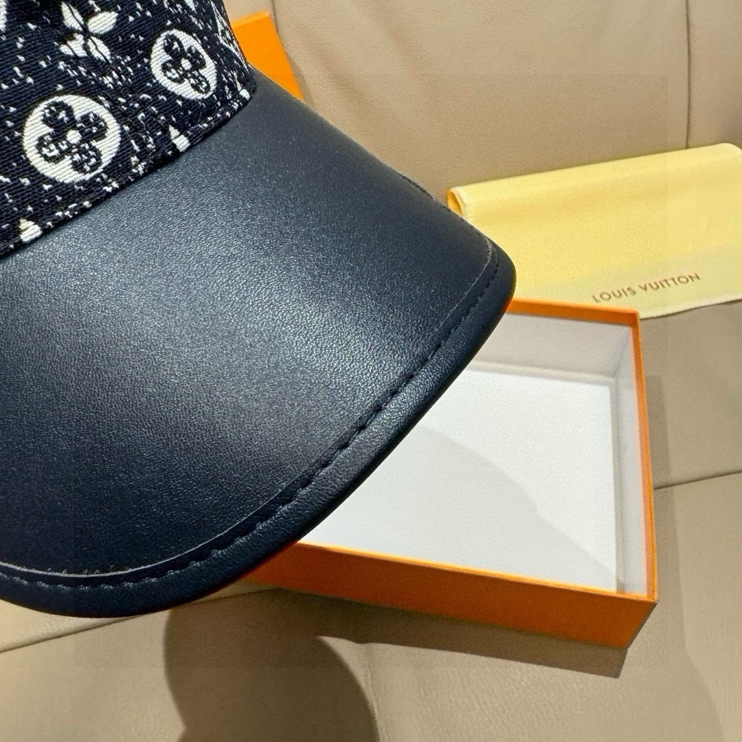 High quality and fashionable baseball cap new 5 pcs add : 18859952090 if you need size guide