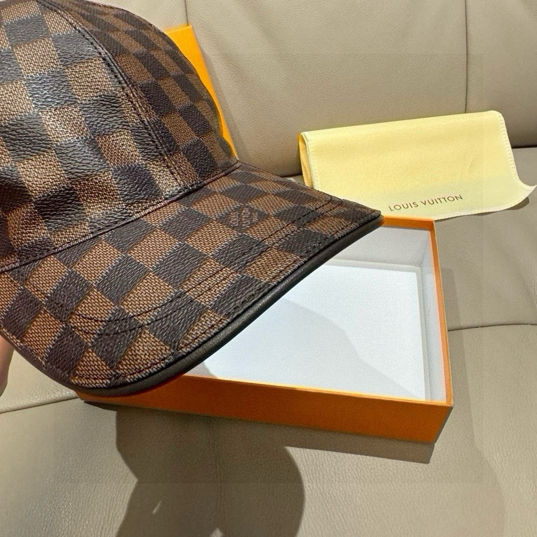 High quality and fashionable baseball cap new 5 pcs add : 18859952090 if you need size guide