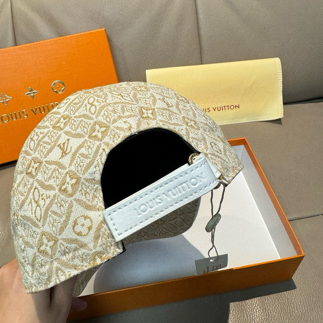 High quality and fashionable baseball cap new 5 pcs add : 18859952090 if you need size guide