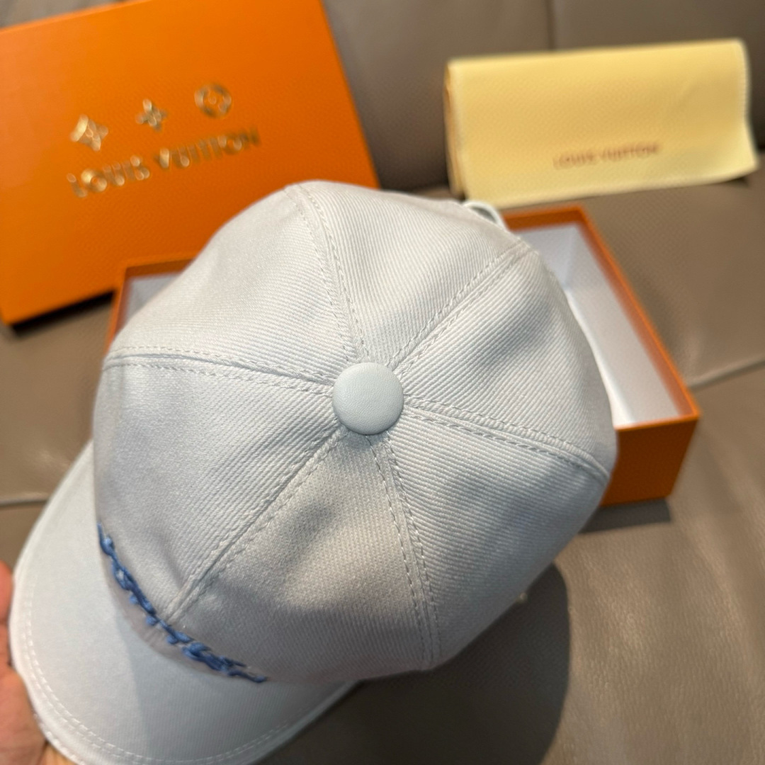 High quality and fashionable baseball cap new 5 pcs add : 18859952090 if you need size guide