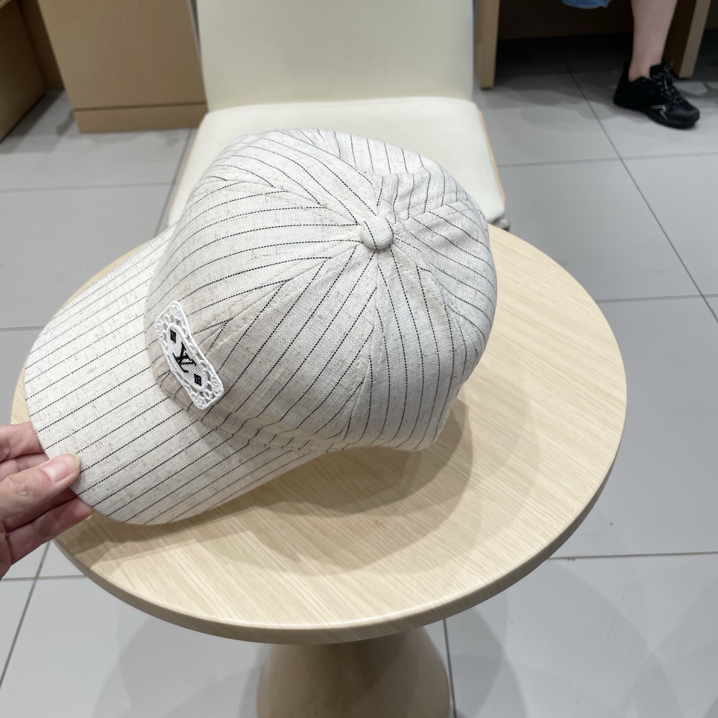 High quality and fashionable baseball cap new 5 pcs add : 18859952090 if you need size guide