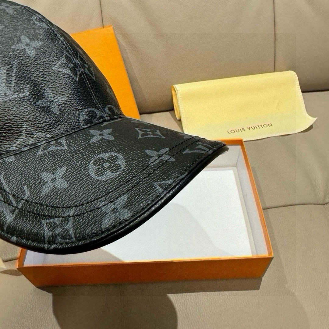 High quality and fashionable baseball cap new 5 pcs add : 18859952090 if you need size guide
