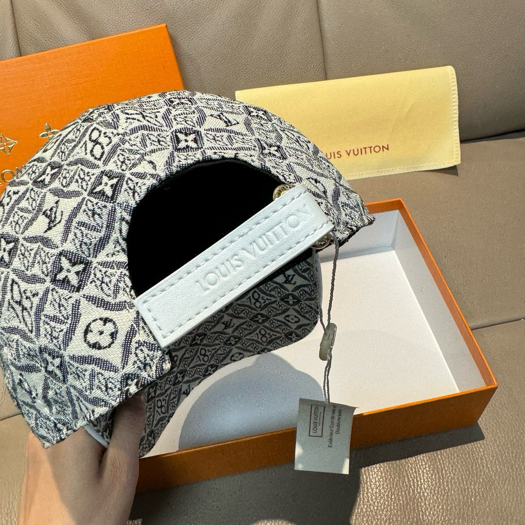 High quality and fashionable baseball cap new 5 pcs add : 18859952090 if you need size guide