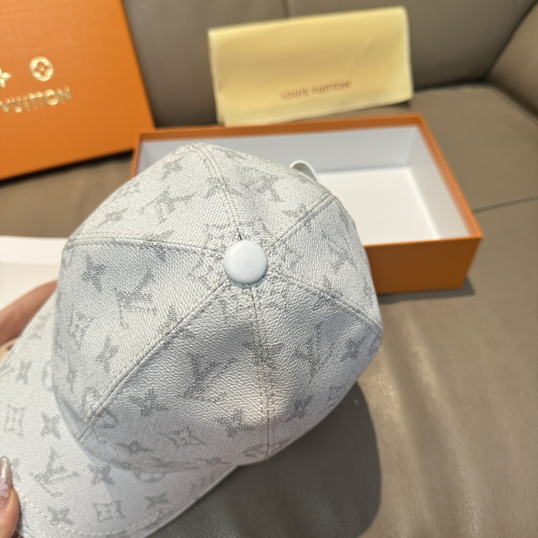 High quality and fashionable baseball cap new 5 pcs add : 18859952090 if you need size guide