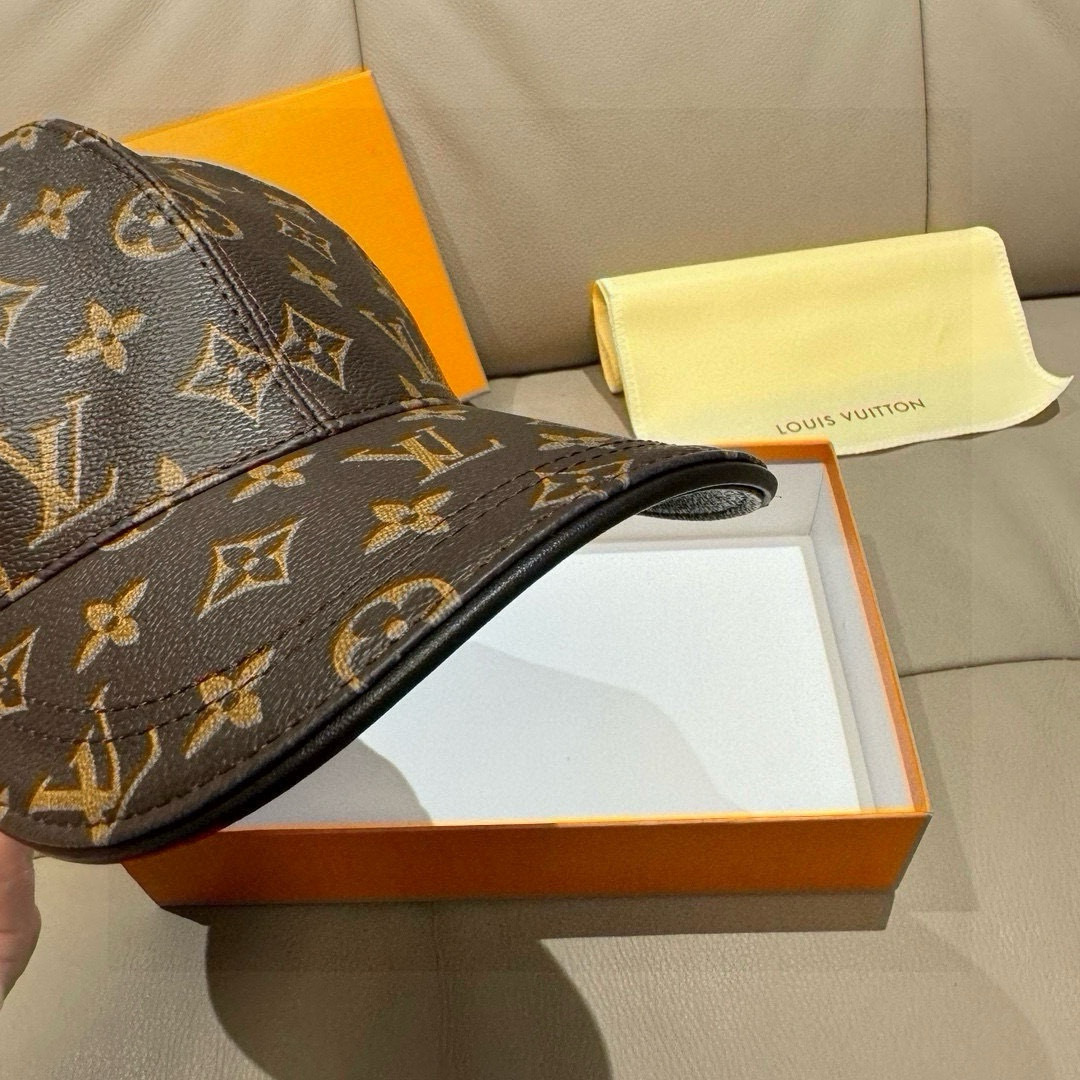 High quality and fashionable baseball cap new 5 pcs add : 18859952090 if you need size guide