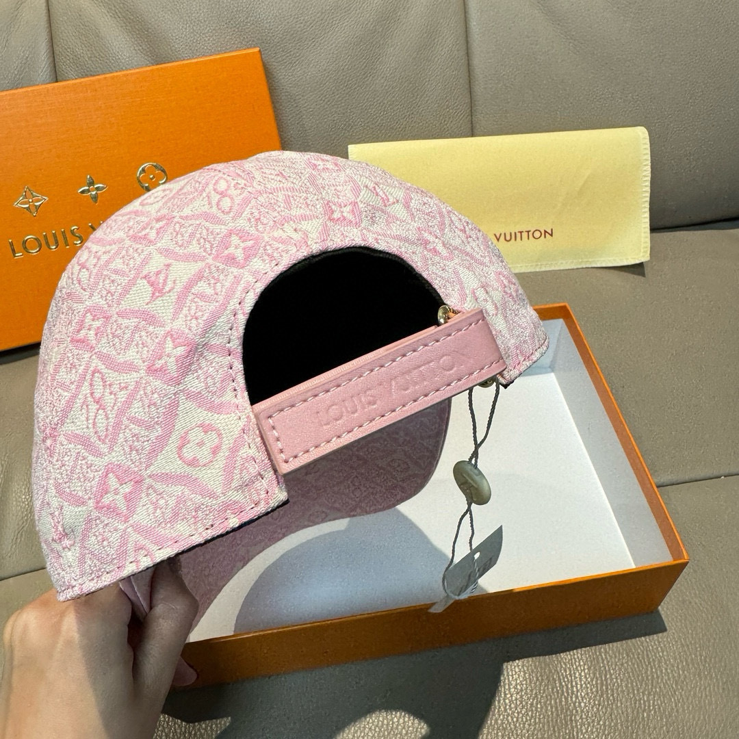 High quality and fashionable baseball cap new 5 pcs add : 18859952090 if you need size guide