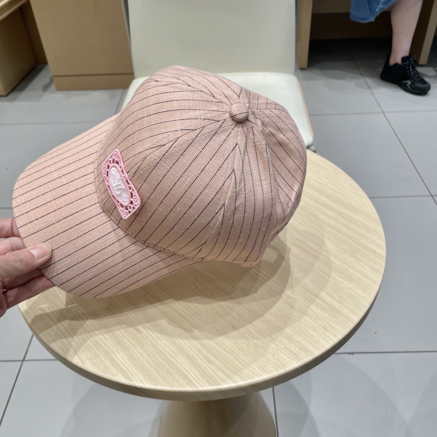 High quality and fashionable baseball cap new 5 pcs add : 18859952090 if you need size guide