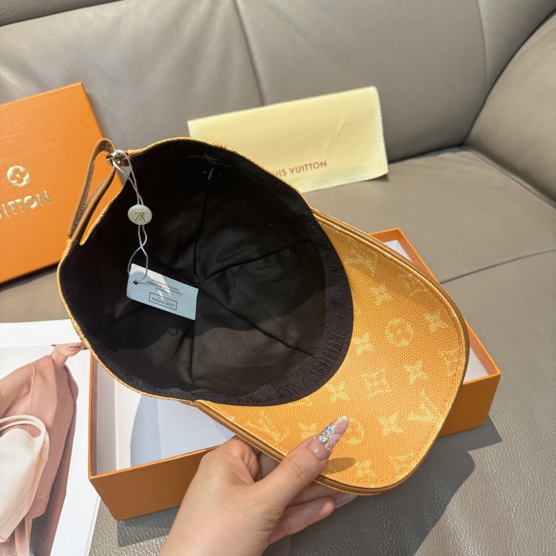 High quality and fashionable baseball cap new 5 pcs add : 18859952090 if you need size guide