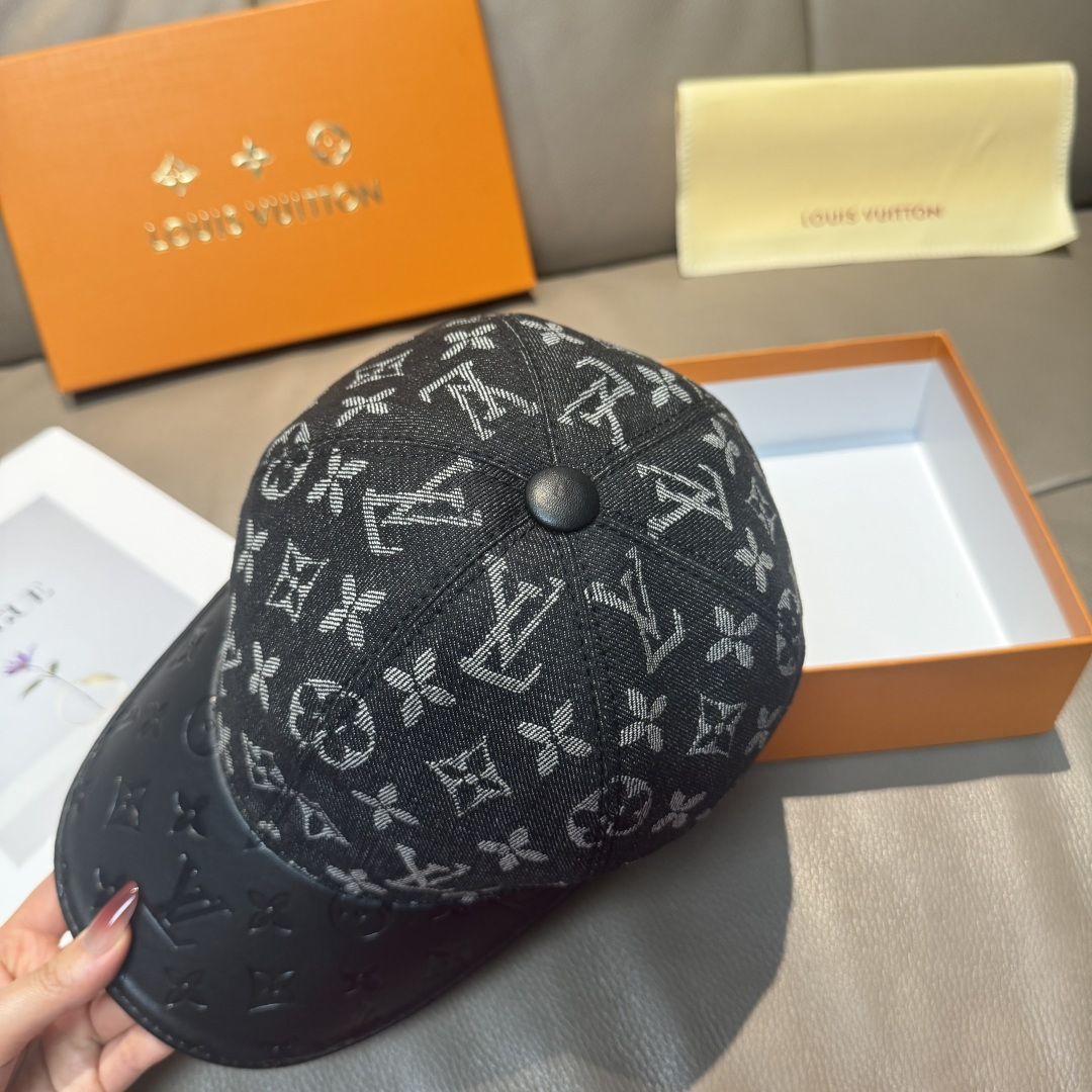 High quality and fashionable baseball cap new 5 pcs add : 18859952090 if you need size guide