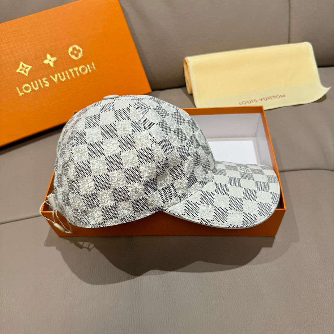 High quality and fashionable baseball cap new 5 pcs add : 18859952090 if you need size guide