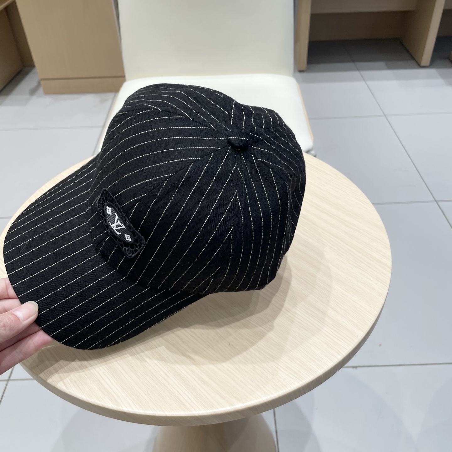 High quality and fashionable baseball cap new 5 pcs add : 18859952090 if you need size guide