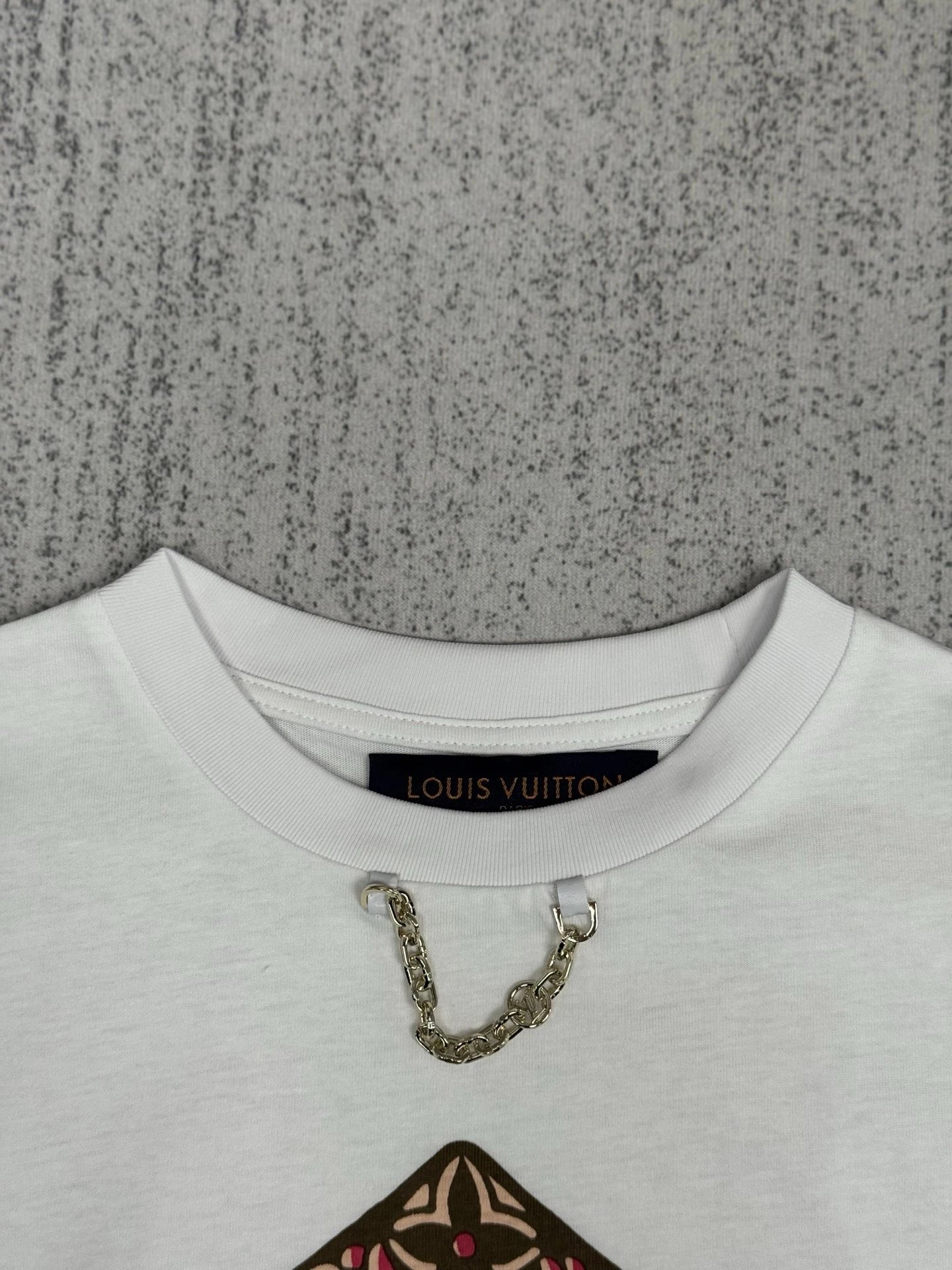 High quality women's chain printed short sleeves, please add : 18859952090 if you need size guidance