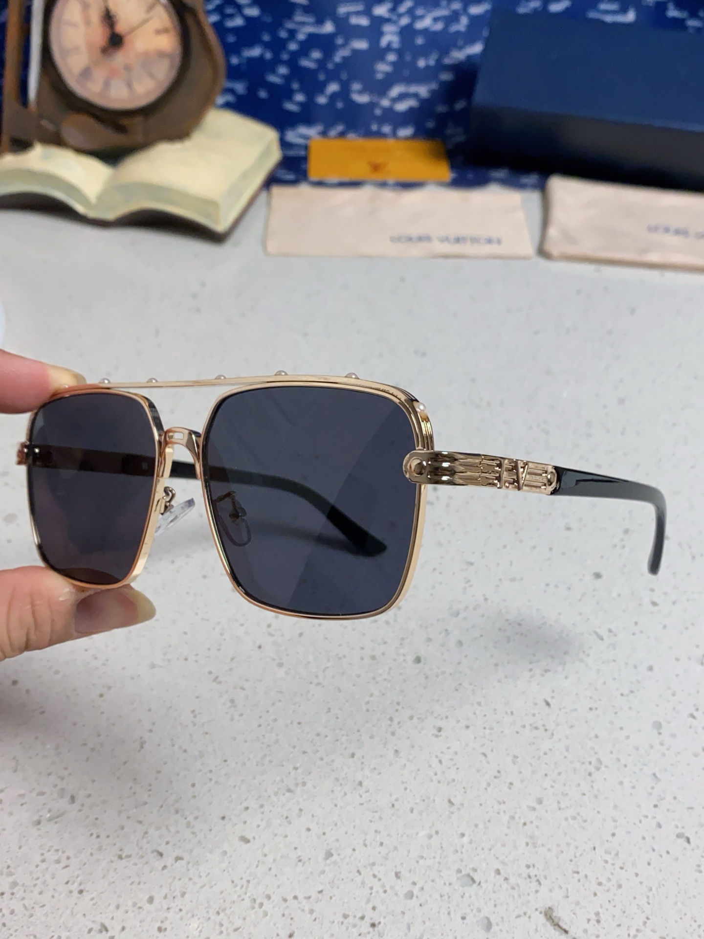High quality temperament sunscreen sunglasses 3 pcs add : 18030258501 if you need size guide