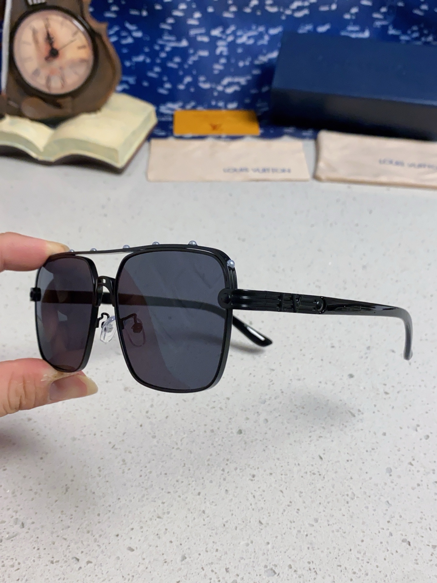 High quality temperament sunscreen sunglasses 3 pcs add : 18030258501 if you need size guide