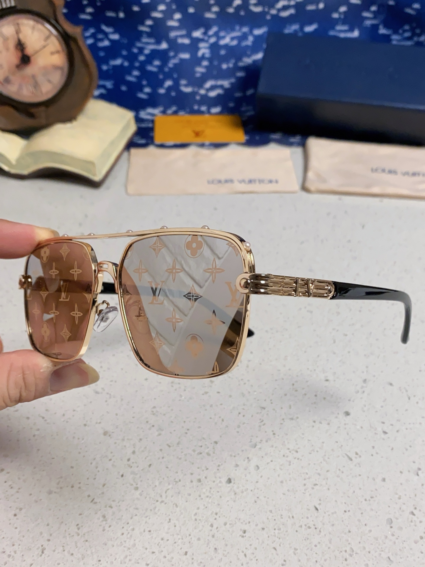 High quality temperament sunscreen sunglasses 3 pcs add : 18030258501 if you need size guide