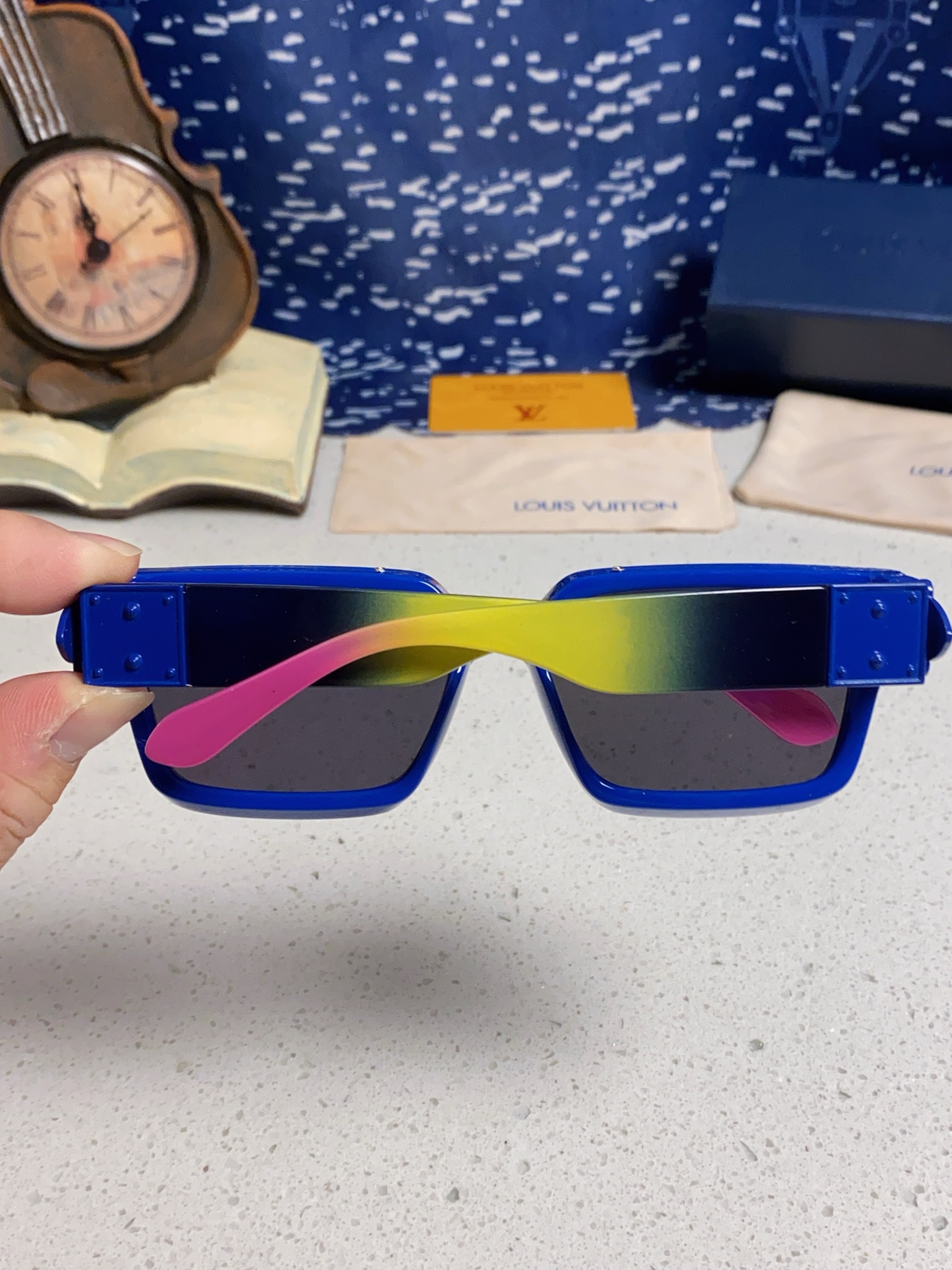 High quality temperament sunscreen sunglasses 3 pcs add : 18030258501 if you need size guide